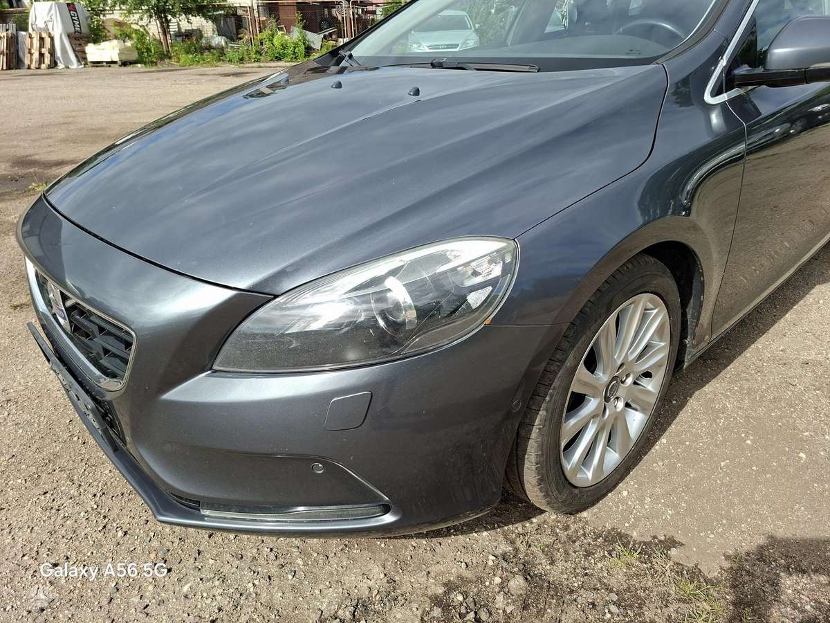 Volvo V40, 1.6 l., hatchback