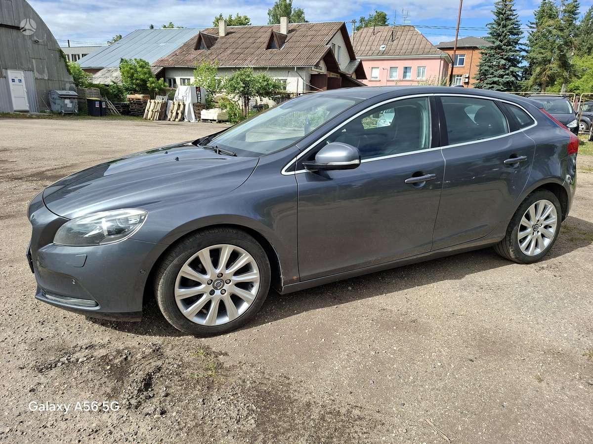 Volvo V40, 1.6 l., hatchback