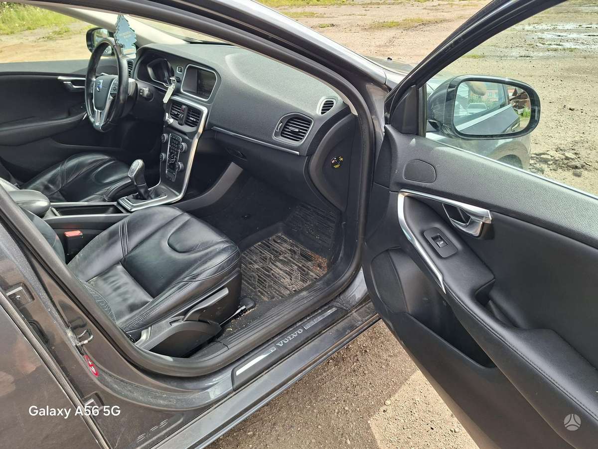 Volvo V40, 1.6 l., hatchback