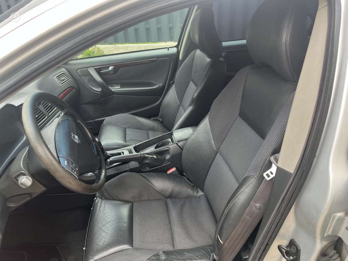 Volvo S60, 2.4 l., Седан