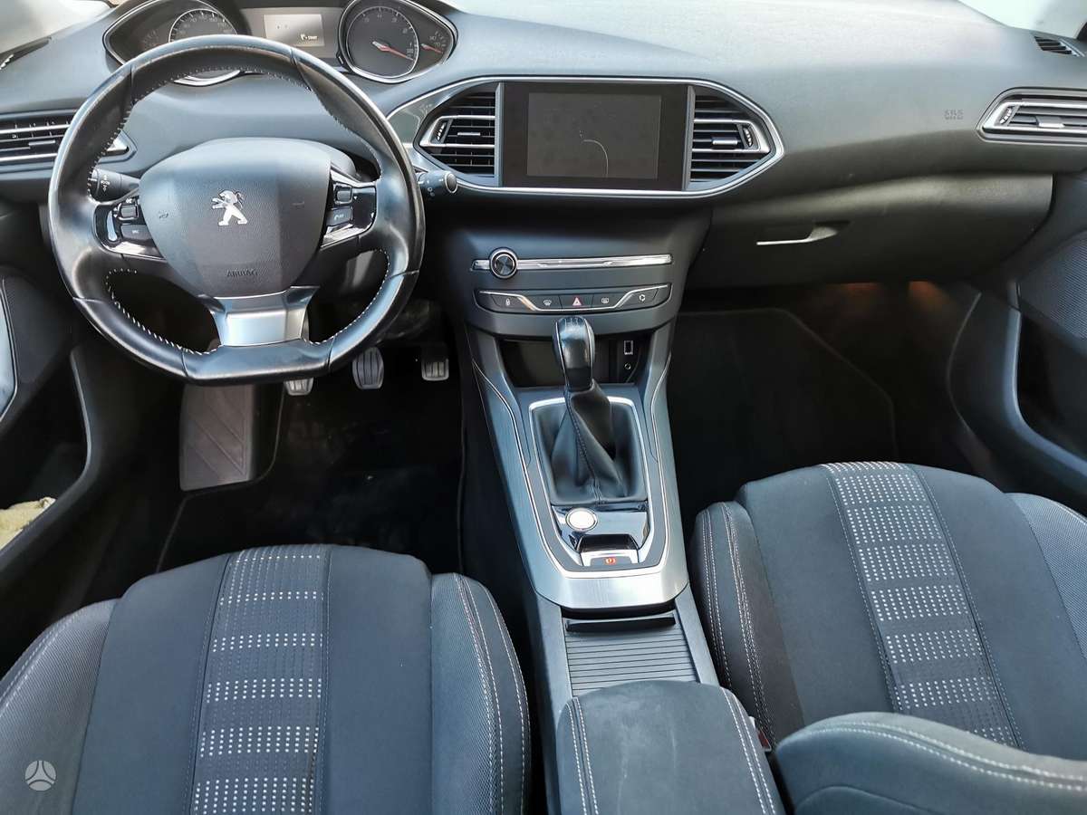 Peugeot 308, 1.2 l., hatchback