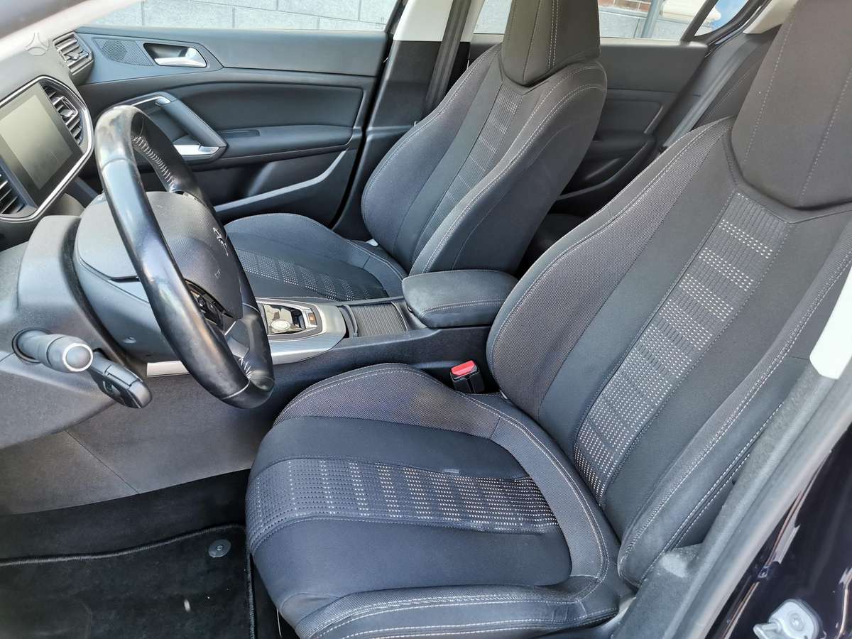 Peugeot 308, 1.2 l., hatchback