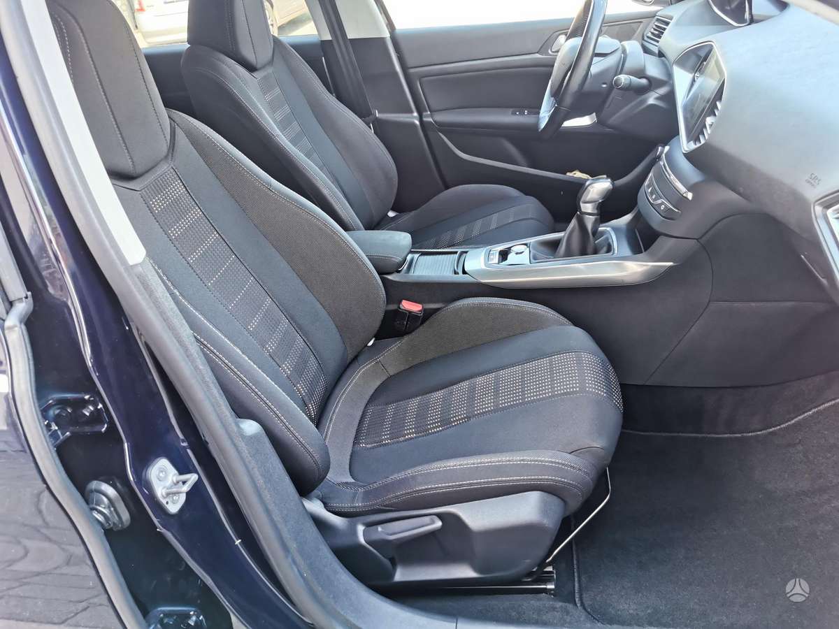 Peugeot 308, 1.2 l., hatchback