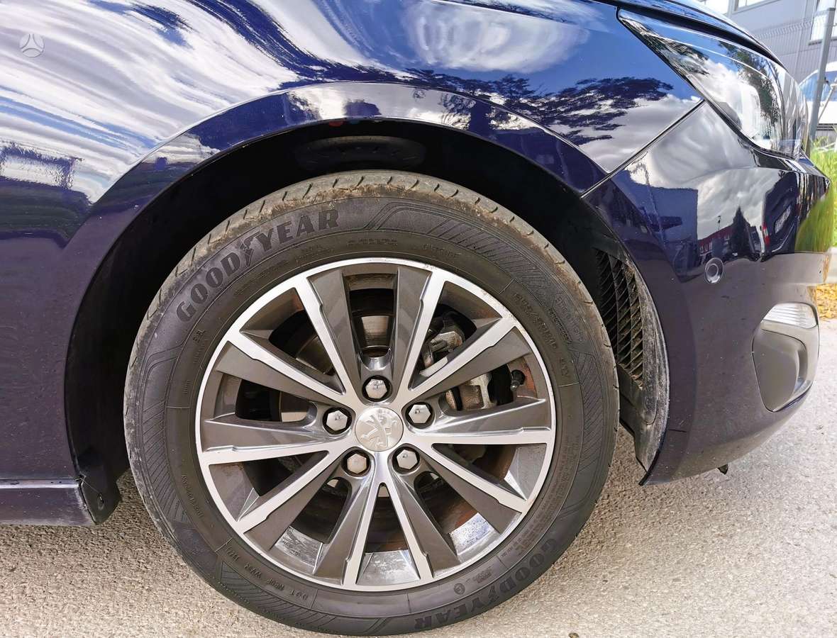 Peugeot 308, 1.2 l., hatchback