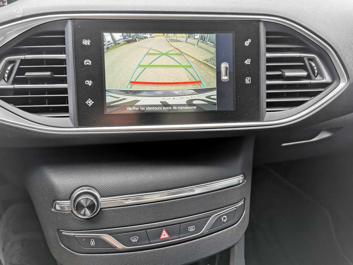 Peugeot 308, 1.2 l., hatchback