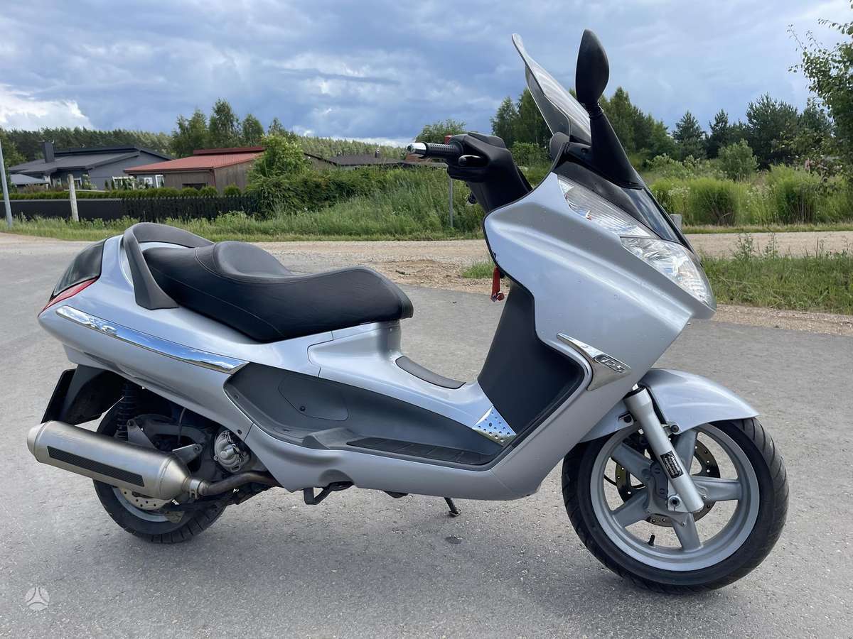 Piaggio X8 125cc, scooters / mopeds