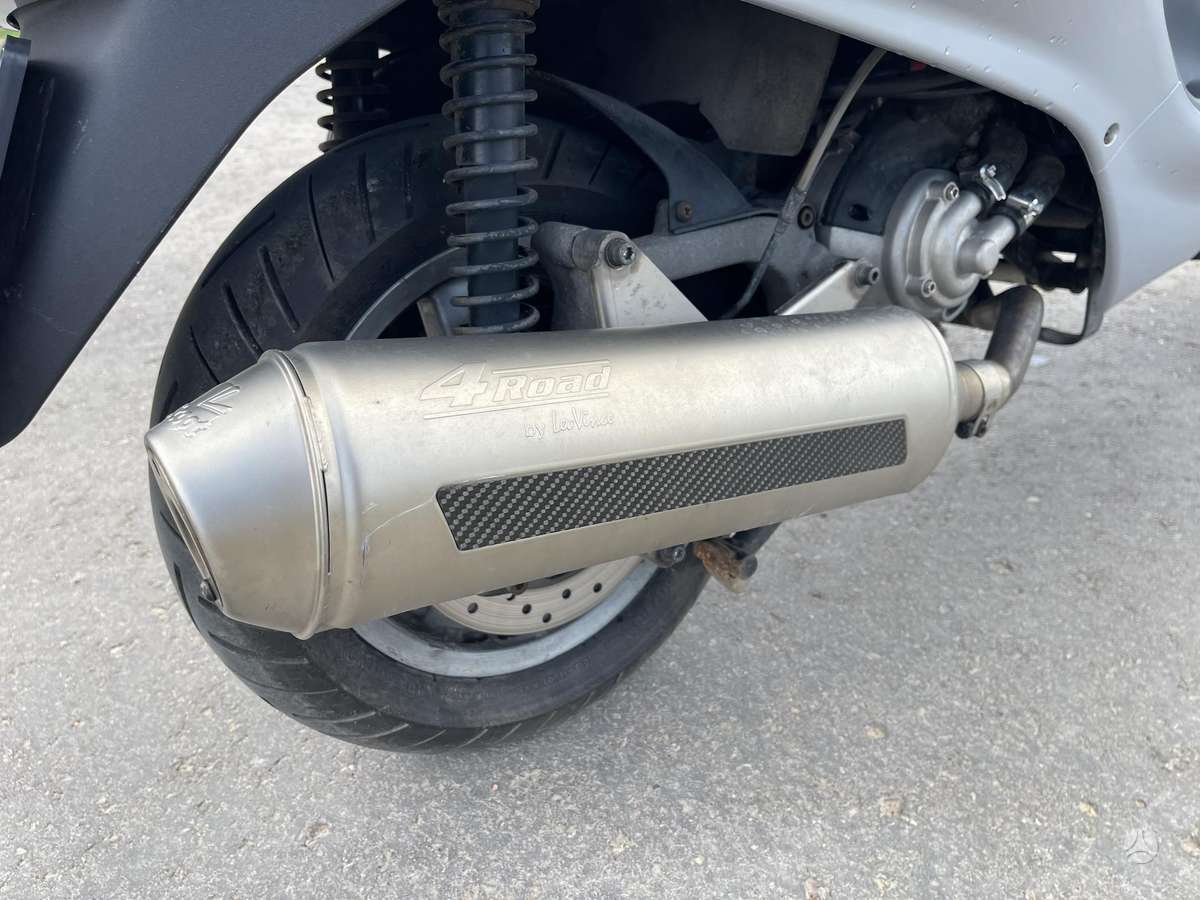 Piaggio X8 125cc, scooters / mopeds
