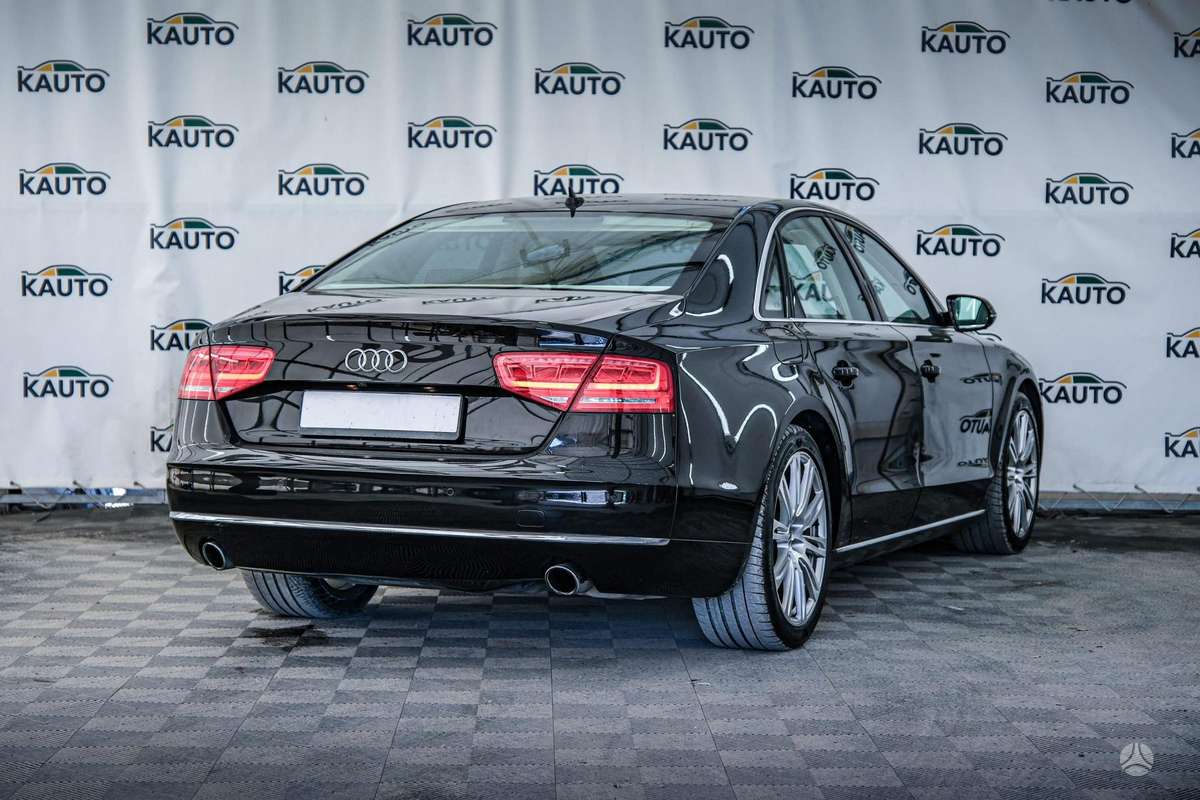 Audi A8, 4.2 l., sedanas