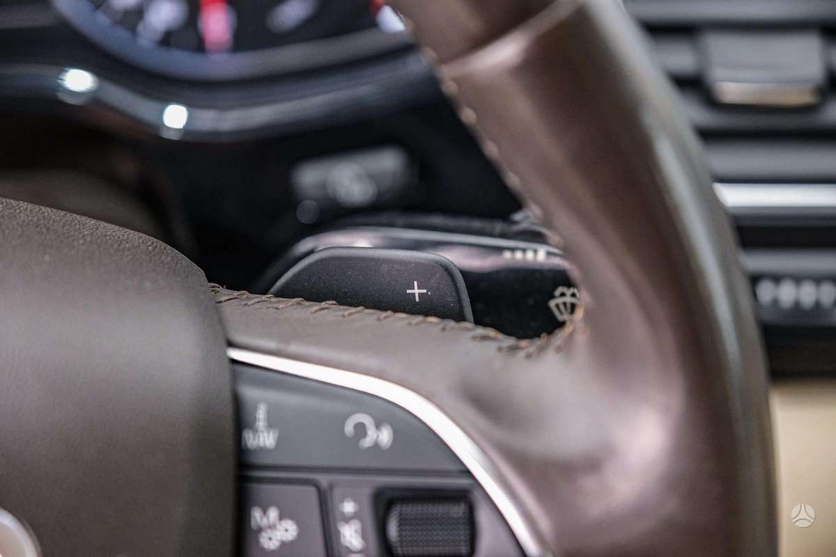Audi A8, 4.2 l., Седан