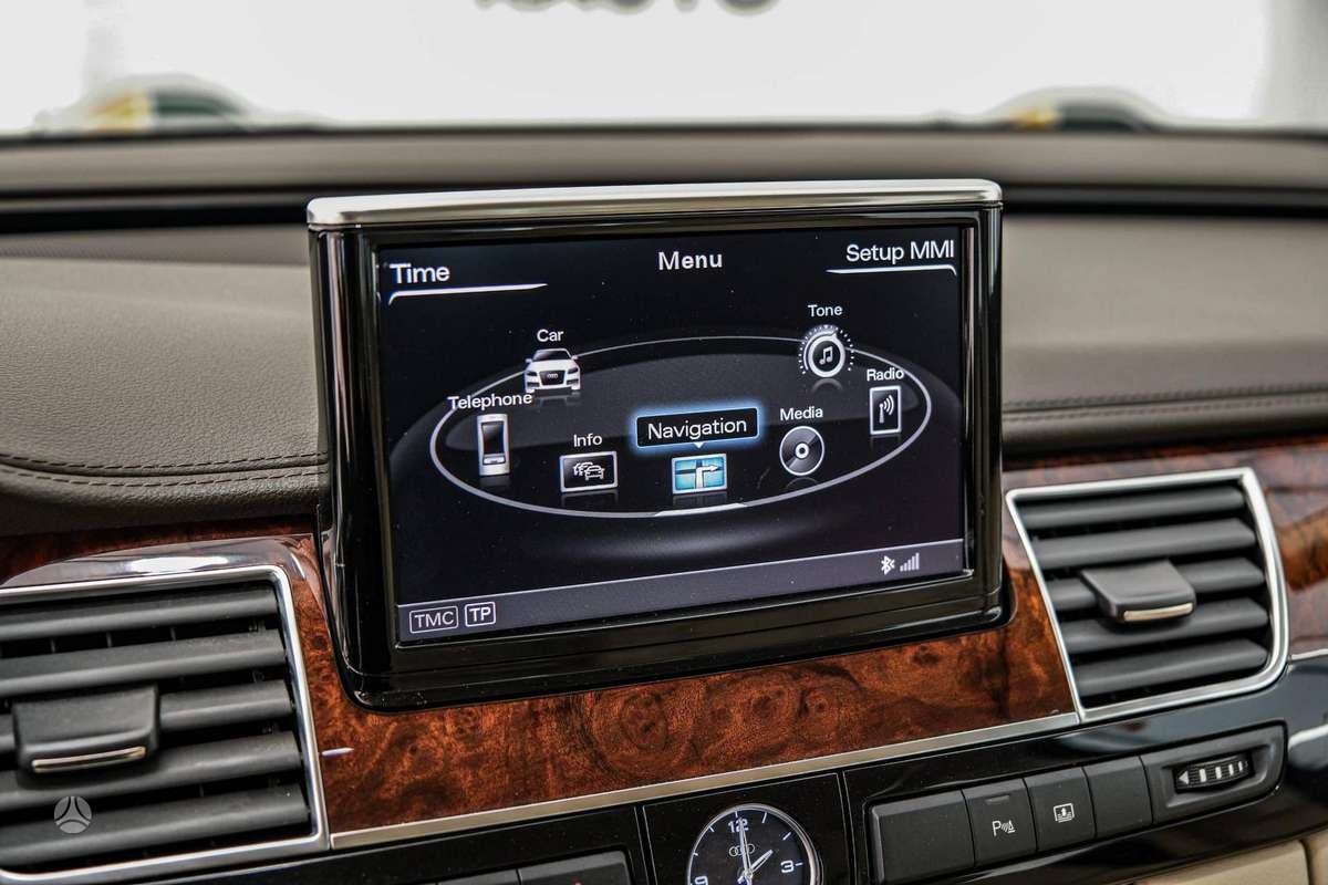 Audi A8, 4.2 l., sedanas
