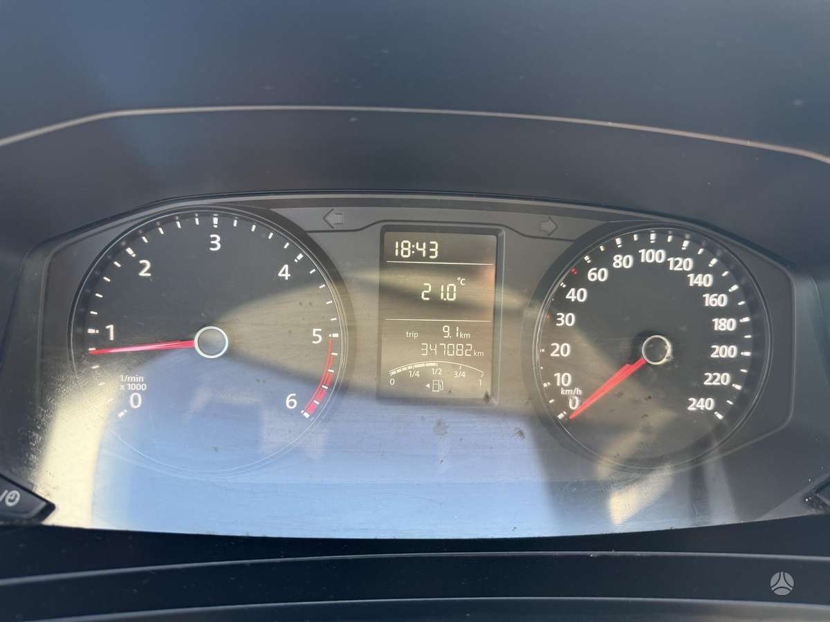 Volkswagen Transporter - 9