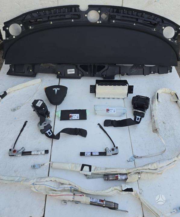Tesla Model 3, 1568570-01-B, body parts