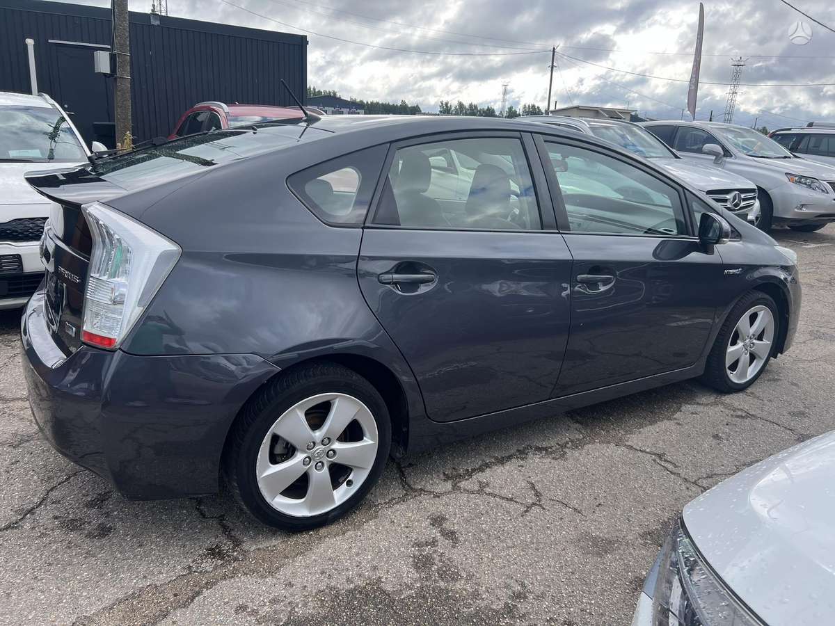 Toyota Prius - 4