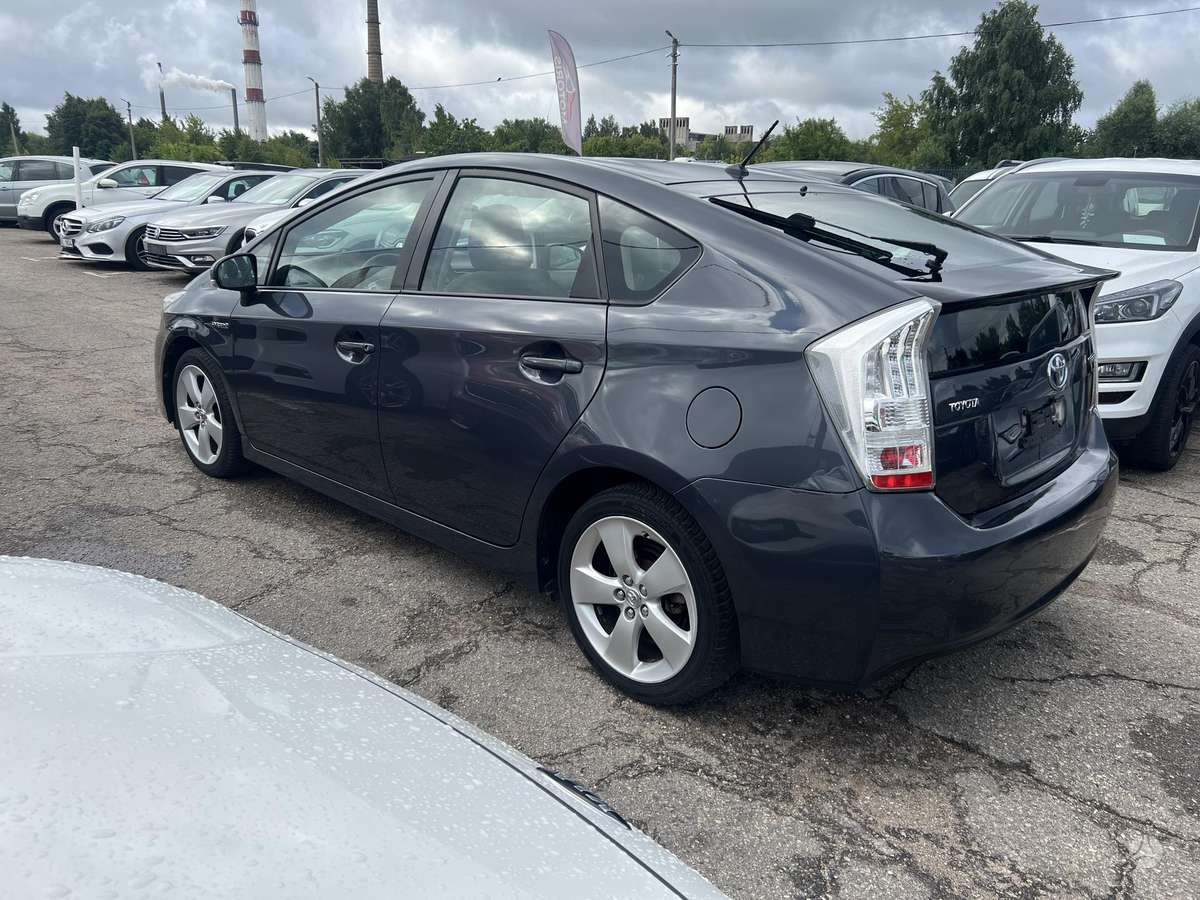 Toyota Prius - 5