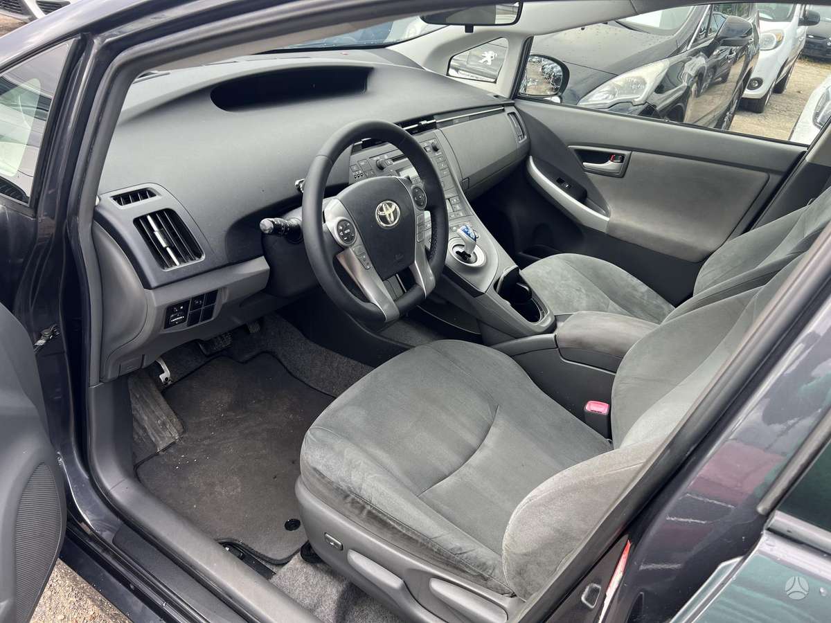 Toyota Prius - 8