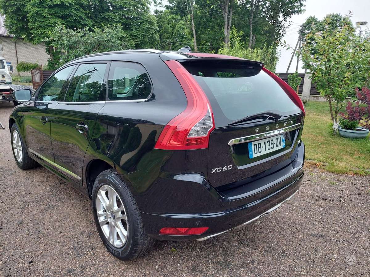 Volvo XC60, off-road / crossover