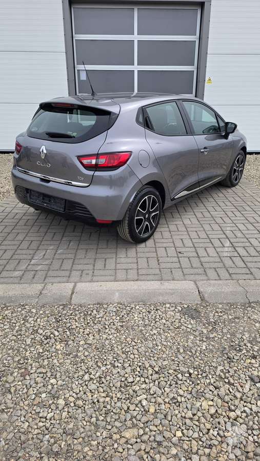 Renault Clio - 9