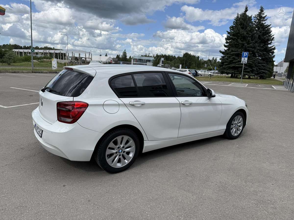 BMW 114, 1.6 l., hatchback