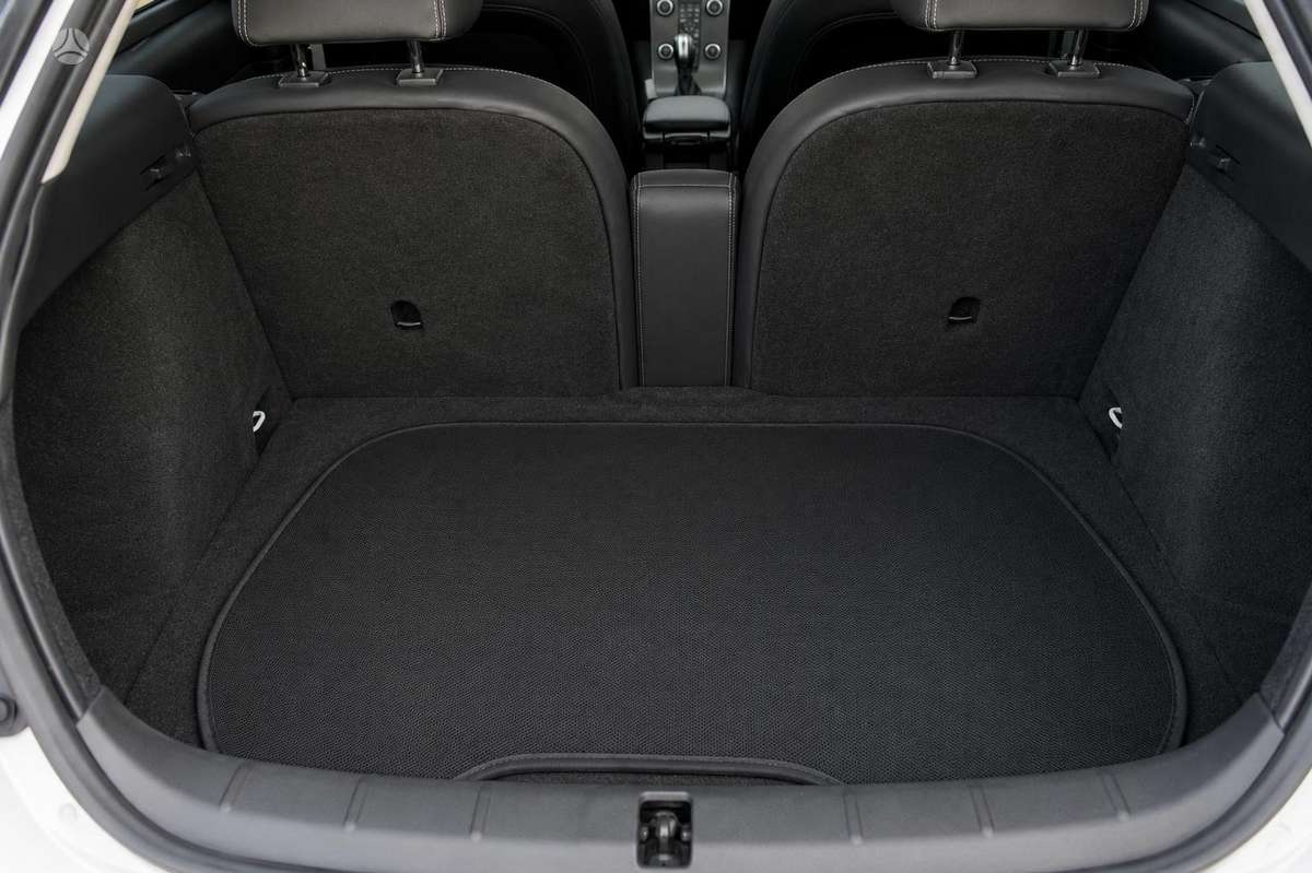 Volvo C30, 1.6 l., hatchback