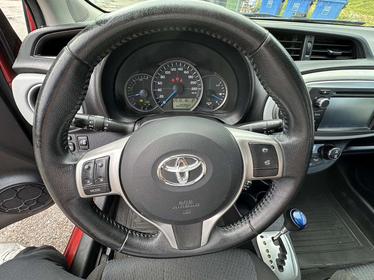 Toyota Yaris - 10