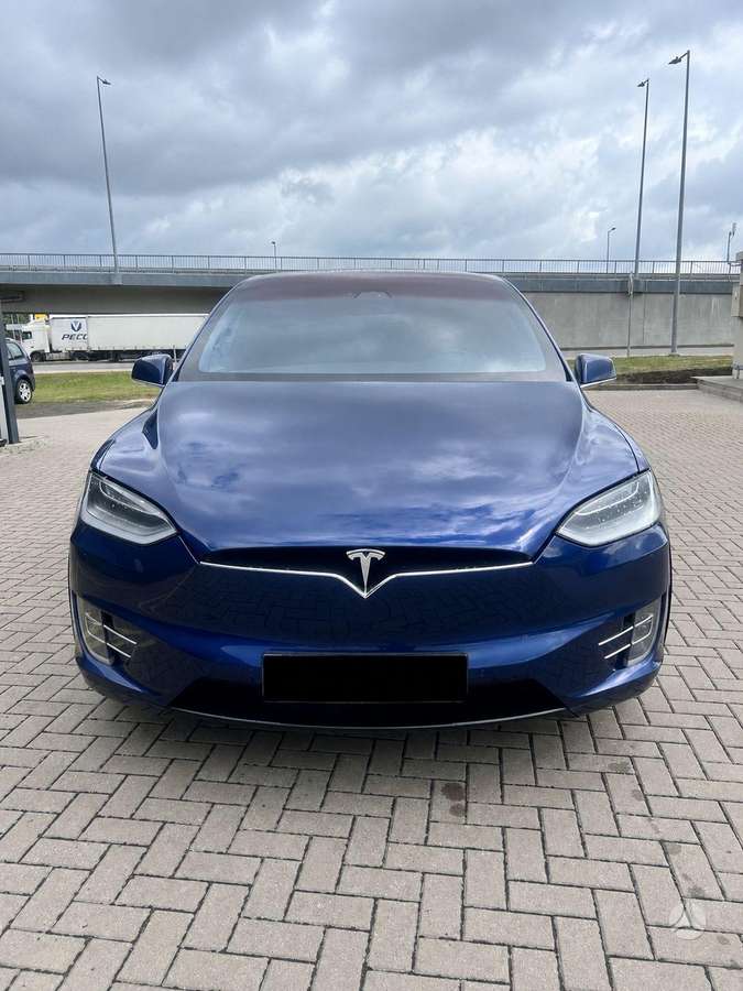 Tesla Model X - 2