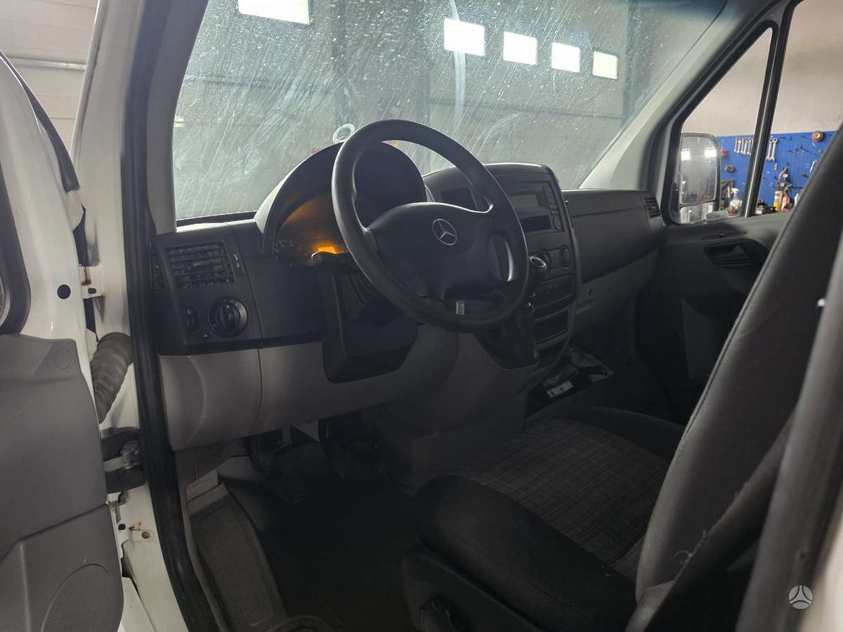 Mercedes-Benz Sprinter, cargo vans
