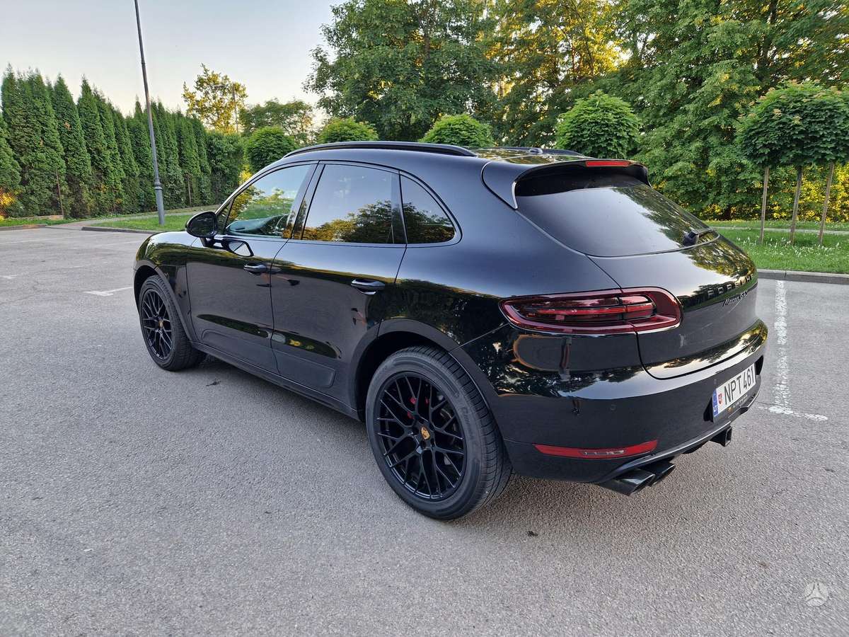 Porsche Macan - 1