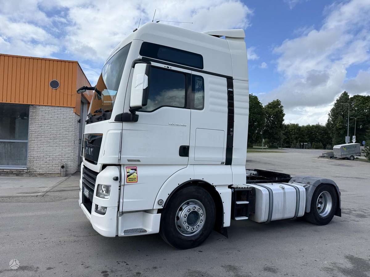 MAN TGX 18.460, 2 спальных места