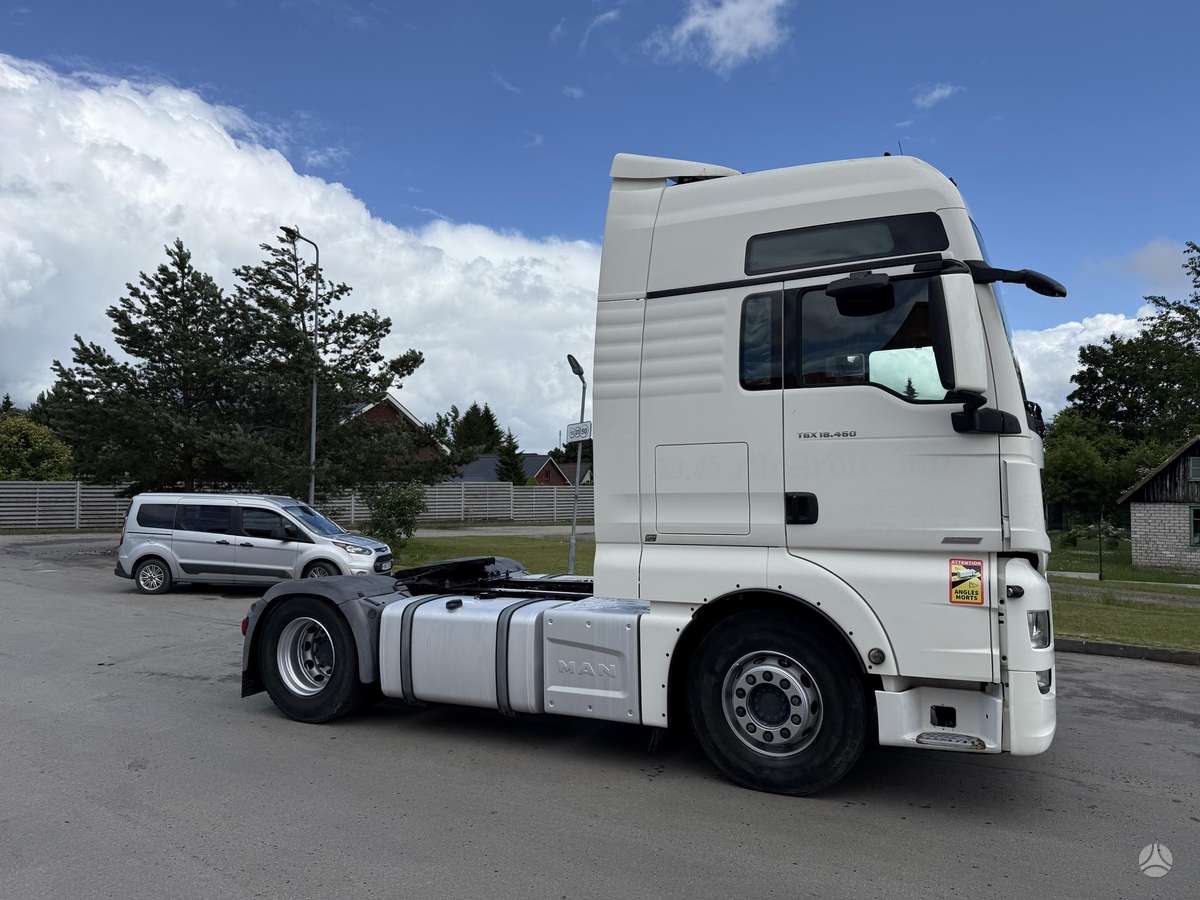MAN TGX 18.460, 2 спальных места