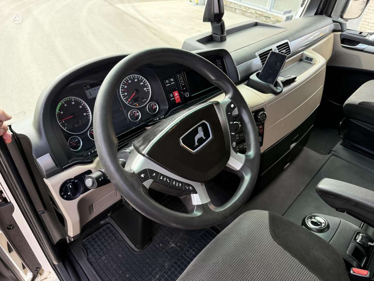 MAN TGX 18.460, 2 спальных места