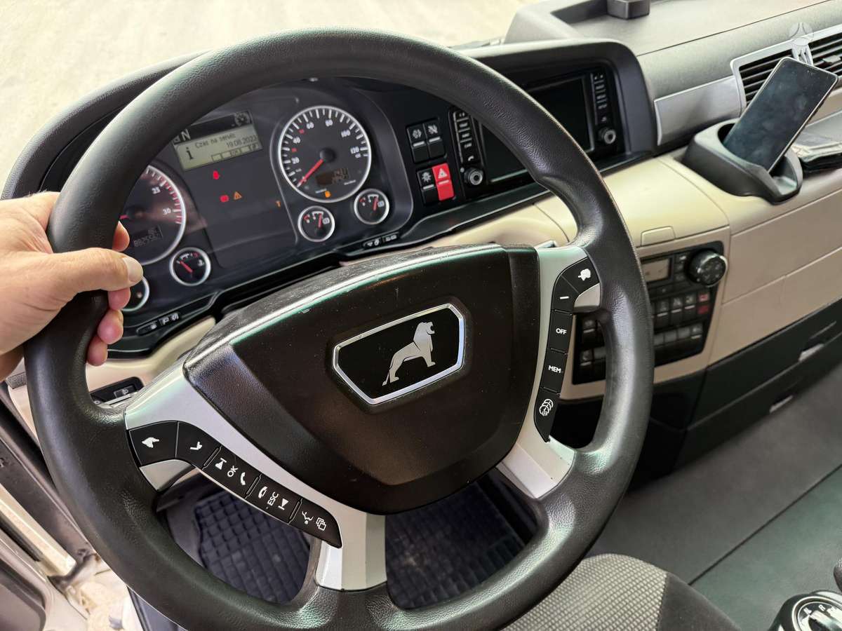 MAN TGX 18.460, 2 спальных места