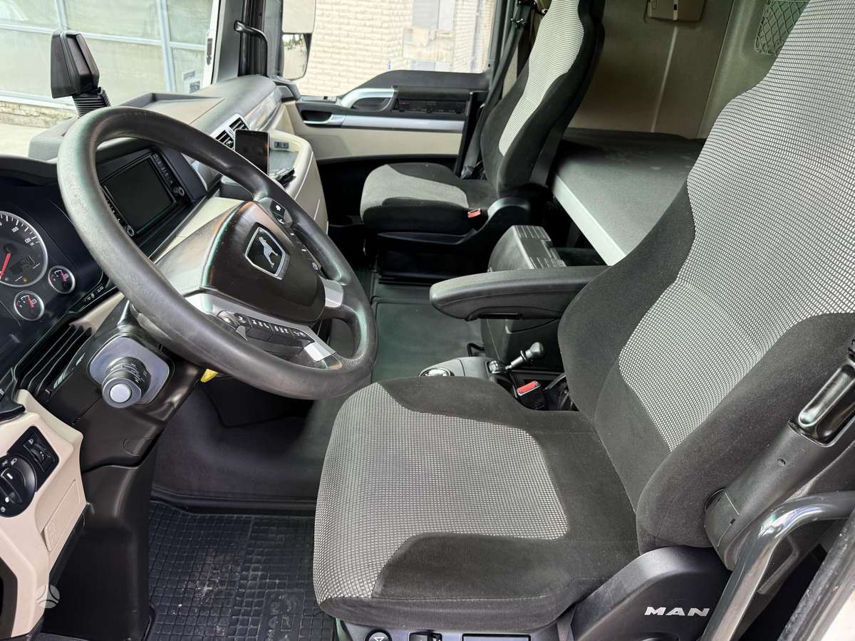 MAN TGX 18.460, 2 спальных места