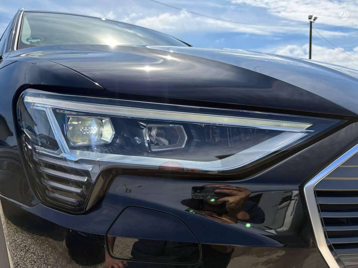 Audi e-tron, Внедорожник / Кроссовер
