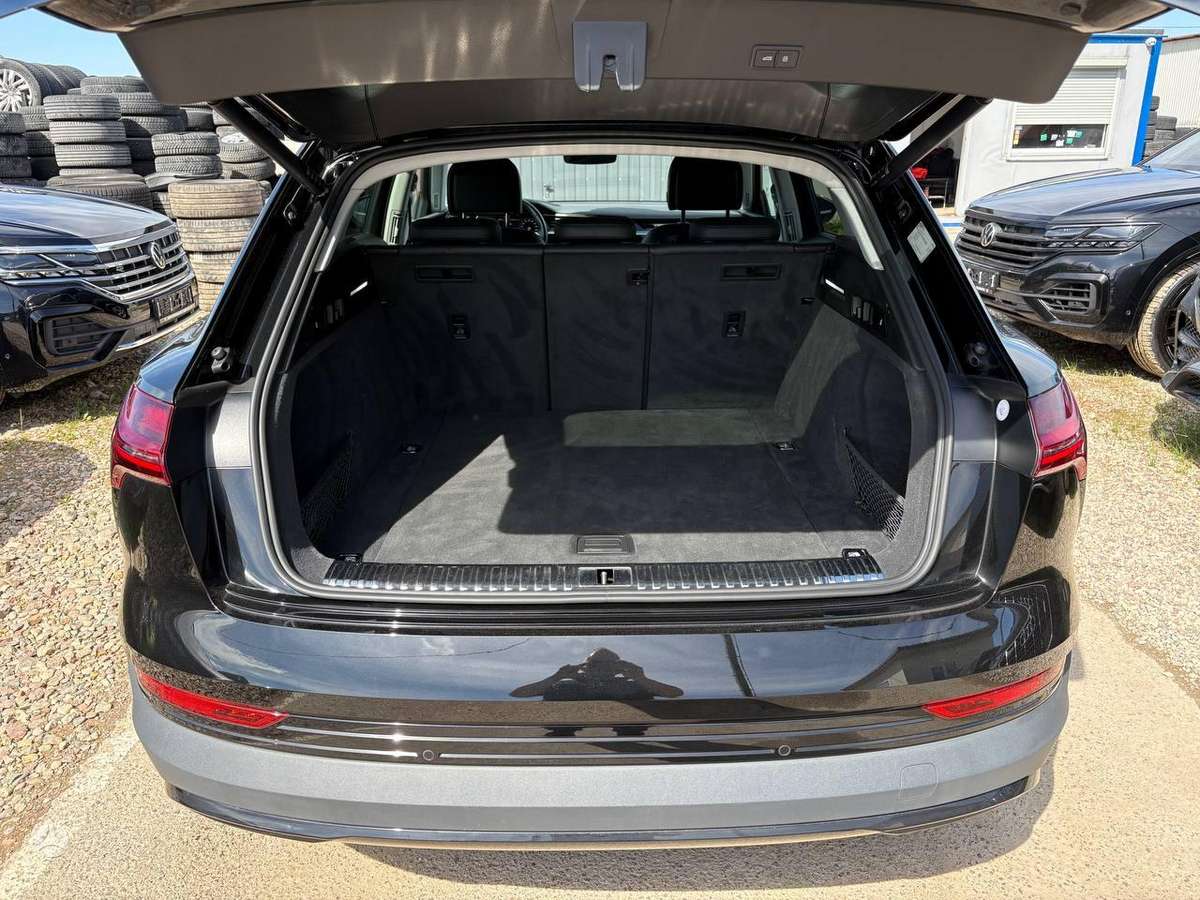Audi e-tron, off-road / crossover