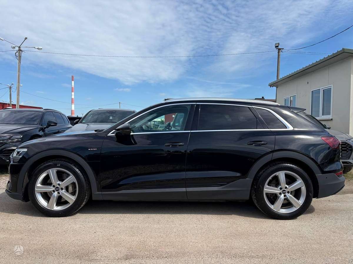 Audi e-tron, Внедорожник / Кроссовер