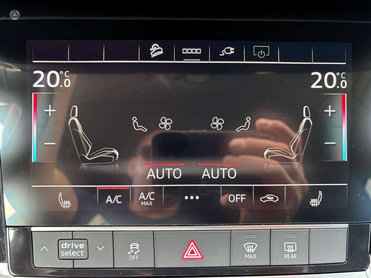 Audi e-tron, off-road / crossover