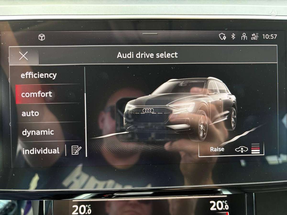 Audi e-tron, Внедорожник / Кроссовер