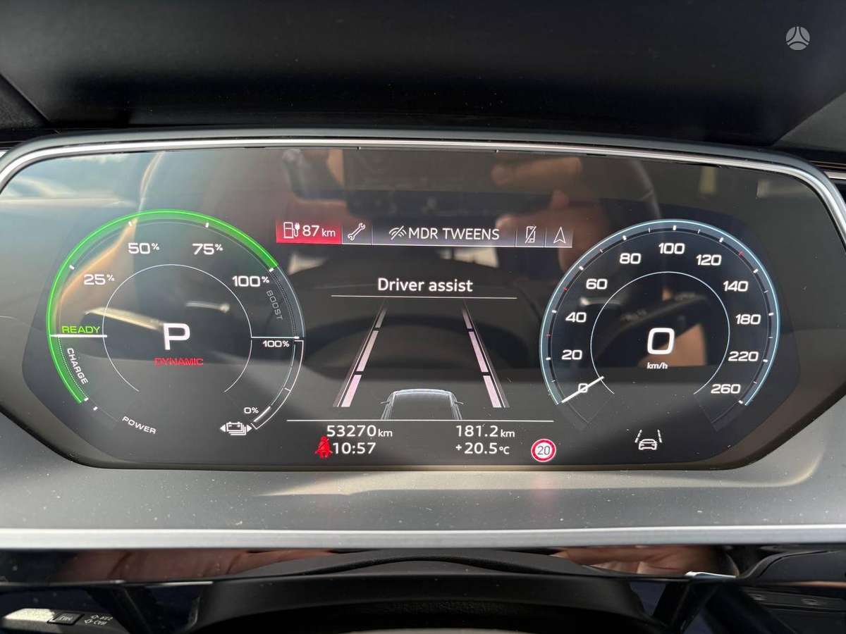 Audi e-tron, off-road / crossover