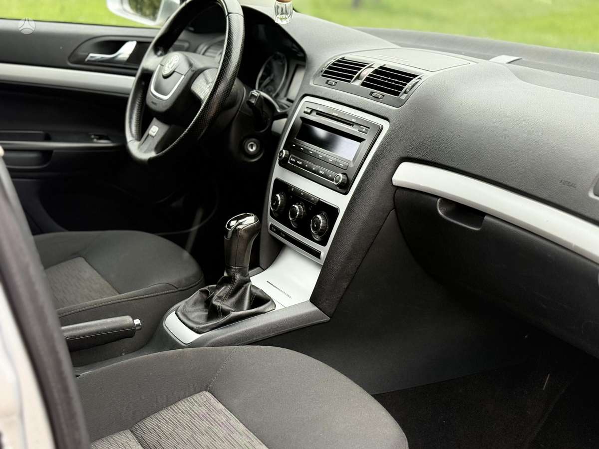Skoda Octavia, Седан
