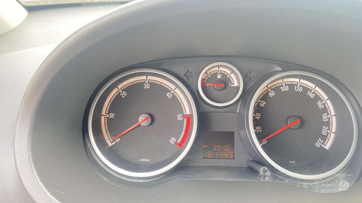 Opel Corsa, 1.3 l., Хэтчбек