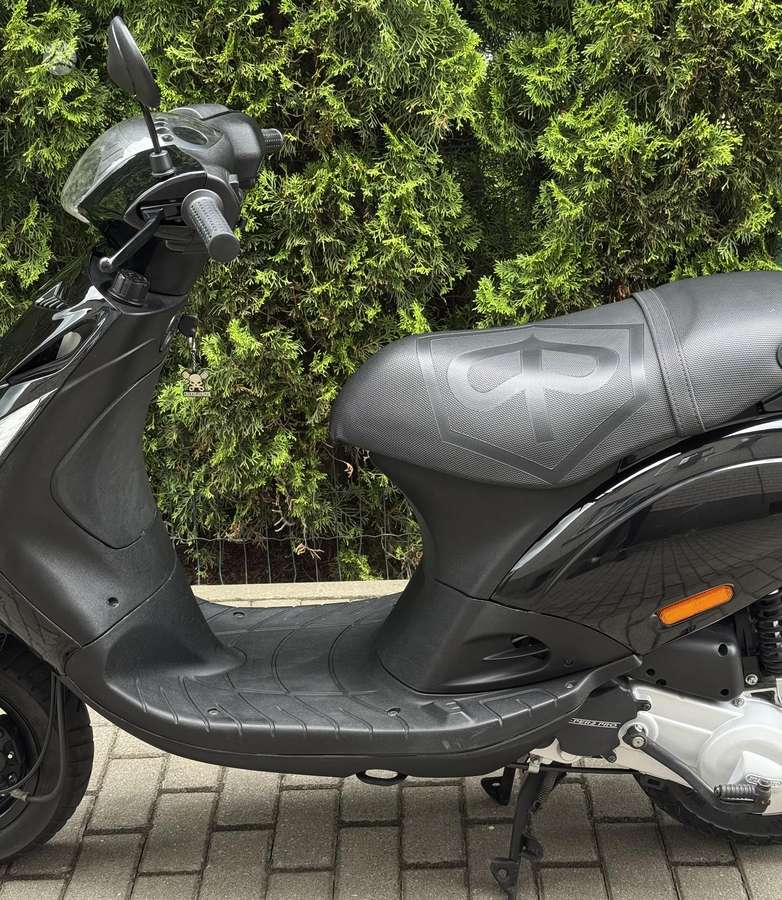 Piaggio Zip 49cc, scooters / mopeds