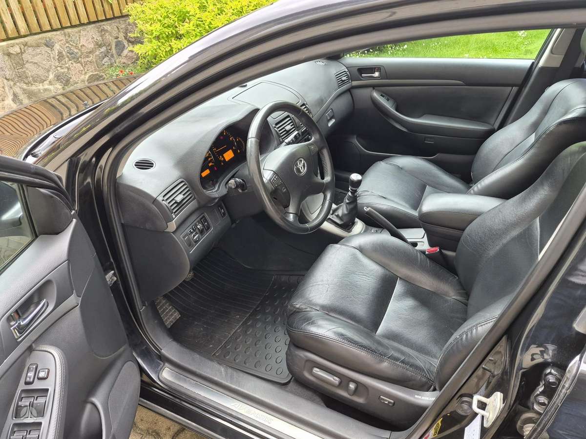 Toyota Avensis, 2.2 l., Универсал