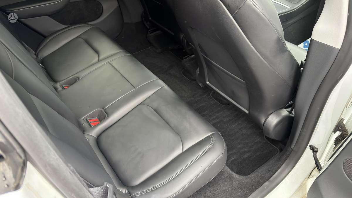 Tesla Model Y, 60 kWh, hatchback