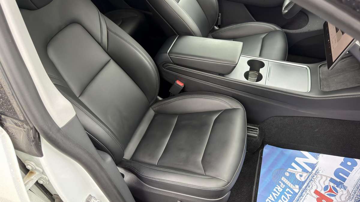 Tesla Model Y, 60 kWh, hatchback