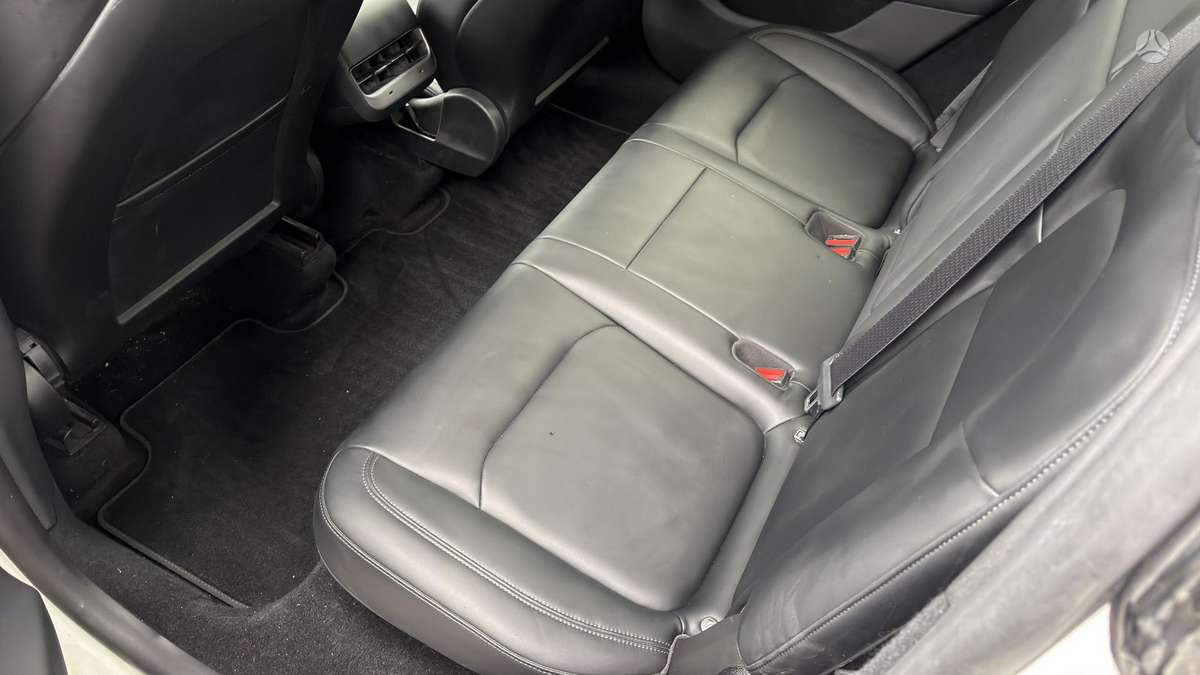 Tesla Model Y, 60 kWh, hatchback