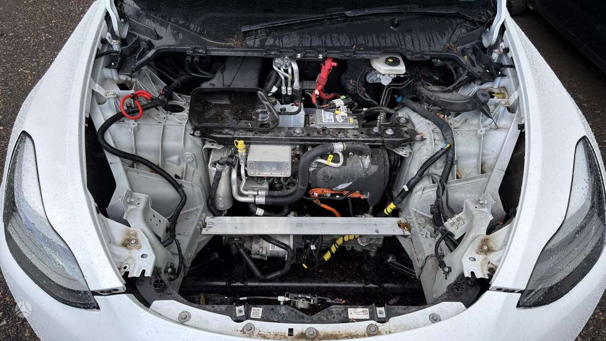 Tesla Model Y, 60 kWh, hatchback