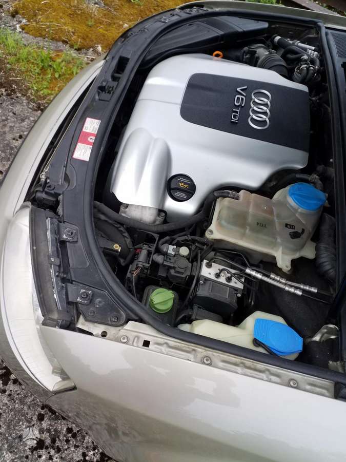Audi A4, 2.5 l., Седан