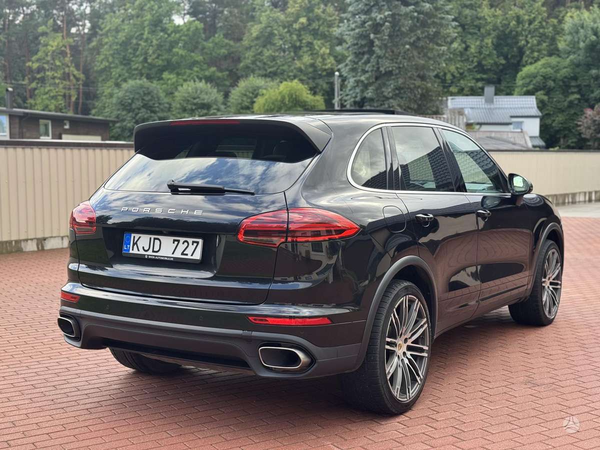 Porsche Cayenne - 4