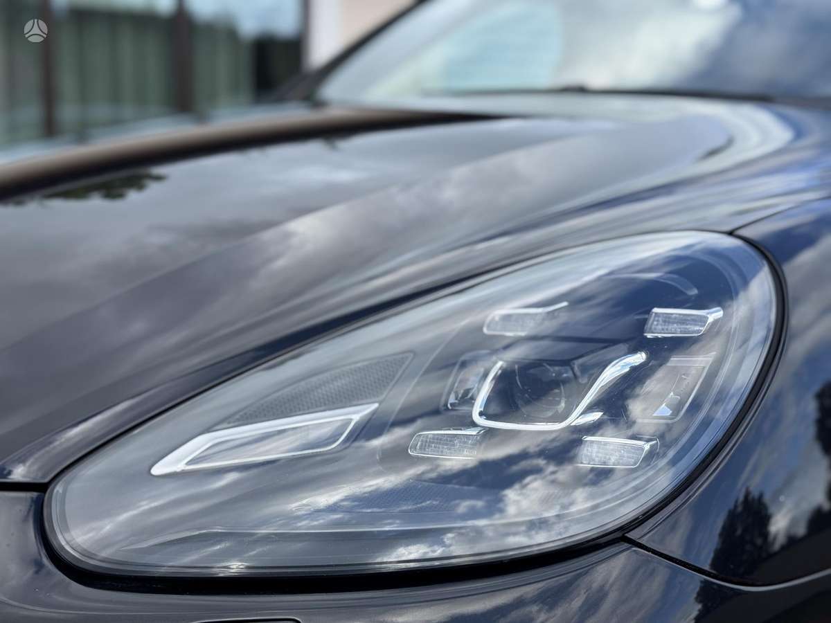 Porsche Cayenne - 10