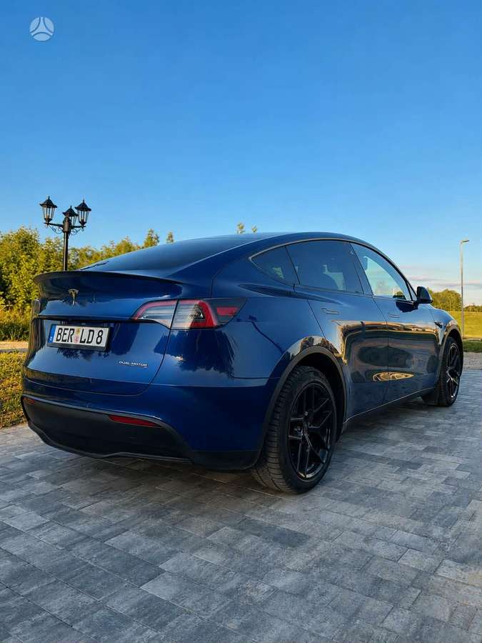 Tesla Model Y, 60 kWh, hatchback